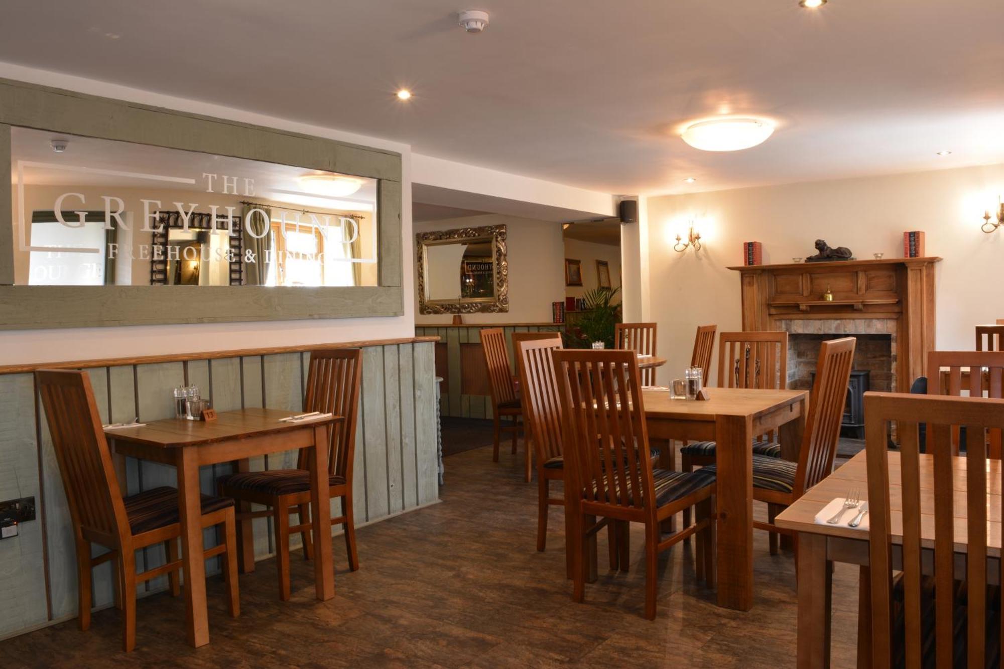Greyhound Inn Winterborne Kingston Exterior foto