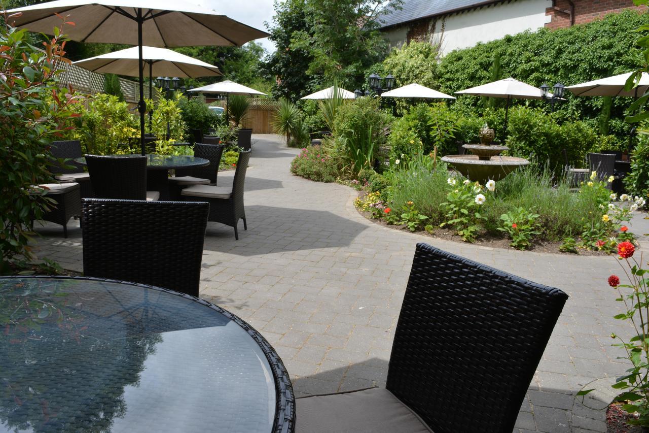 Greyhound Inn Winterborne Kingston Exterior foto
